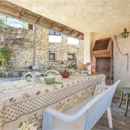 Amazing In W/ Outdoor Swimming Pool, Wifi And Outdoor Swimming Pool Holiday home